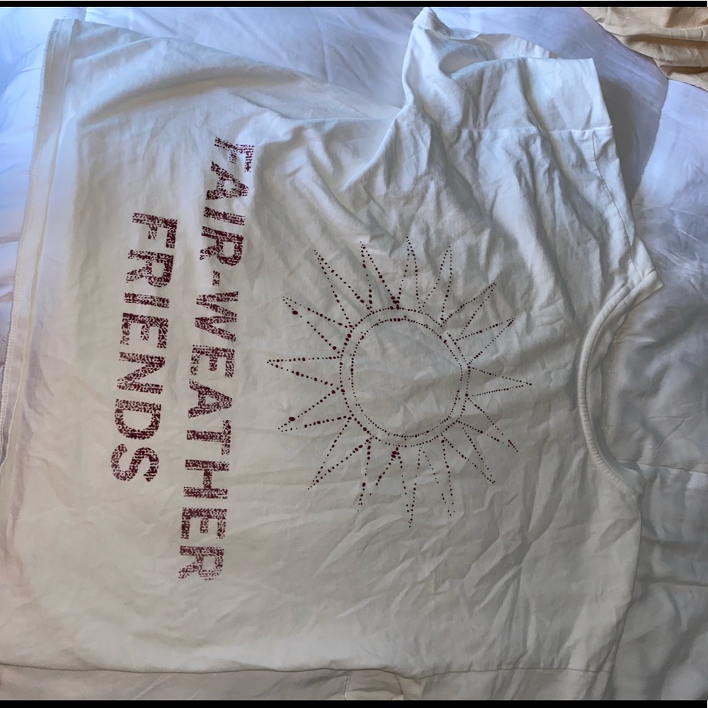 Cropped white tshirt